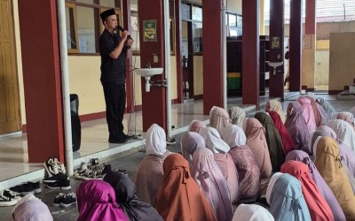 Pembinaan Siswi MTsN 1 Tasikmalaya oleh Wakamad. Kesiswaan
